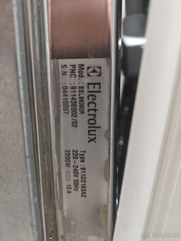 Vestavná myčka nádobí Electrolux ESL66060R - 2