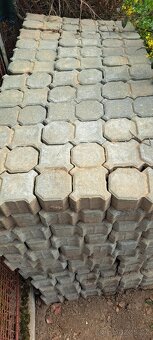 Prodám zámkovou dlažbu, na plochu 13.7 m2 - 2