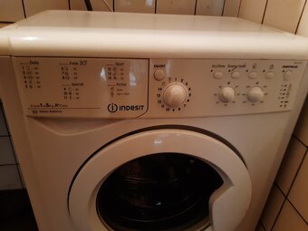 Zachovalá, spolehlivá pračka Indesit, úzká, na 1-5 kg prádla - 2