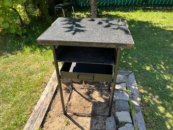 Gril s žulovou deskou - 2