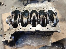 VW T5 AXE blok motoru po g.o. - 2