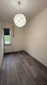 Pronájem bytu v Hradci Králové 2+1 se zahradou a garáží - 2