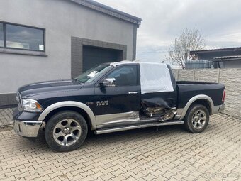 DODGE RAM 5.7 4x4 Laramie 2015 - 2