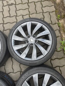 ORIGINÁL Alu Škoda TURBINE R18, 5x112 - TOP STAV, LETNÍ - 2