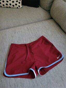 Dámské bordó kraťasy zn. Nike, vel. S - 2