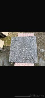 Leštěné žulové dlaždice – 60 kusů (30 × 30 cm) - 2