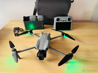DJI Air 3 Fly More Combo (DJI RC 2) Jako nový - 2