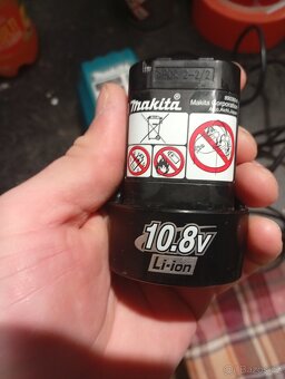 MAKITA NABÍJEČKA BATERIE - Nové - 2
