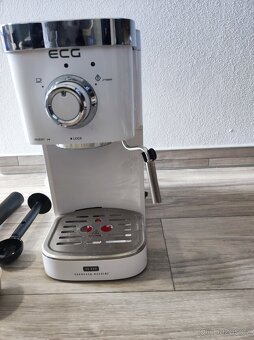Pákový espresso kávovar ECG - 2