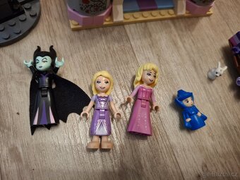 Lego DISNEY PRINCESS Pohádkový zámek Spící+ Locika - 2