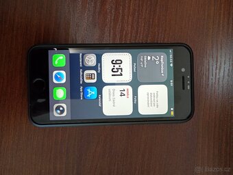 Prodám zánovní Renewd iphone se 64 gb cerny - 2