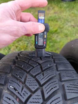 Zimní pneu 215/55/16 - 2