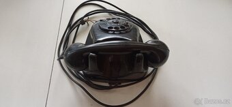 Bakelitovy telefon - 2
