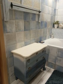 Prodám ručně malovanou komodu - 2