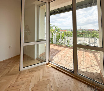 Pronájem bytu 3+kk /67 m2) s terasou (9 m2), ul. Dělnická, P - 2