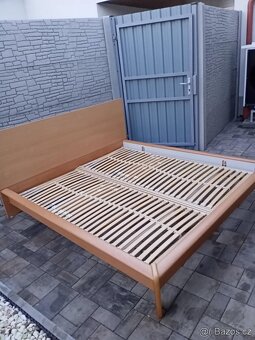 Prodám manželskou postel 180cm x 200cm - 2