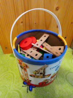 Dřevěná stavebnice se šroubky a matičkami - 2