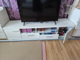 Stolek, skříňka pod tv - 2