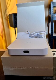 Ubiquiti UniFi Cloud Gateway Max - 2