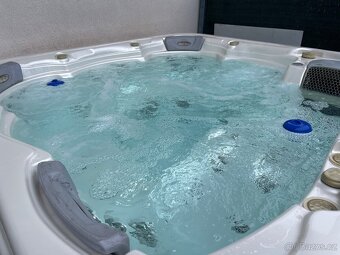 Prodám vířivku Kilimanjaro Deluxe Pearl White pro 6 osob - 2