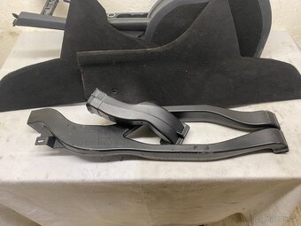 ŠKODA OCTAVIA 2 2004-2013 - LOKETNÍ OPĚRKA KOMPLETNÍ SADA - 2