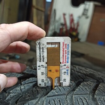 Prodam 4 zimni kola,pneumatiky Yokohama,kovove disky195/55r1 - 2