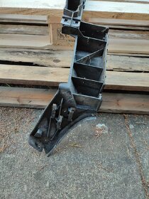 VW Polo vodítko uchycení držák zadního nárazníku - 2