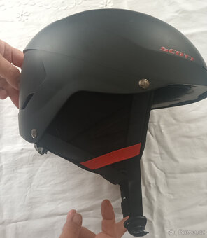 Lyžařská helma M 55,5-59,5 - 2