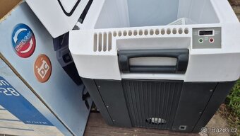 Auto lednička 12/24V ( chladí i ohřívá ) - 2