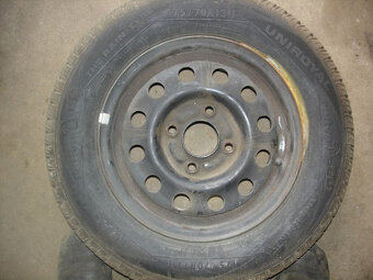 .Prodam 4x pneu +plech disk FORD ESCORD - 2