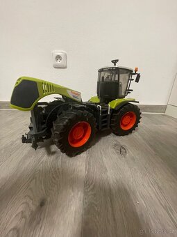 Bruder traktor Claas Xerion - 2