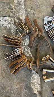 Staré klíče 118 ks směs - 2