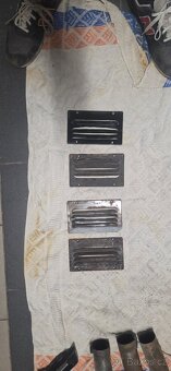 Tatra 613- rámečky ventilace - 2