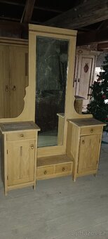 Starožitná celodřevěná ložnice - 2