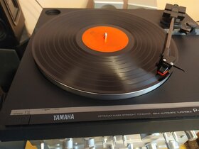 Gramofon Yamaha P-220 - 2