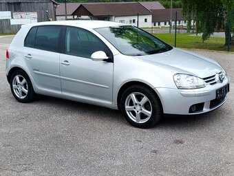 VW Golf 5 1.6i 75kw -málo najeto - 2