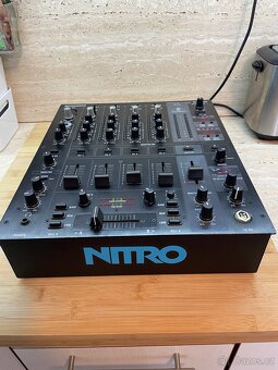 Dj mixážní pult Behringer DJX750 - 2