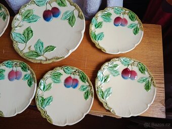 Krásná stará, kompletní majoliková sada talířů - 2