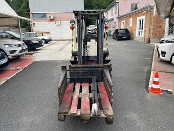 Vysokozdvižný vozík Nissan H01 A15 čelistmi na balíky - 2