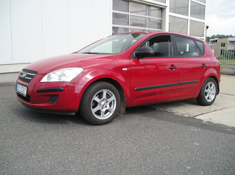 K I A CEED 1.4-16V 80KW RV-2009-KOUPENO V ČR- - 2