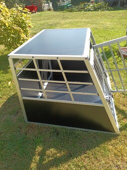 Prodám dvojitý box na psí do auta - 2