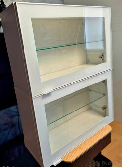 IKEA BESTA - 2 nástěnné skříňky+ zdarma TV stolek - 2