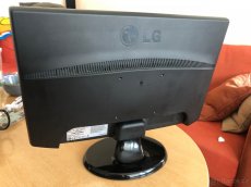 LG Flatron W2043T-PF - LCD monitor 20" - 2