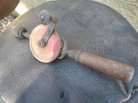 Prodám historickou ruční vrtačku - 2