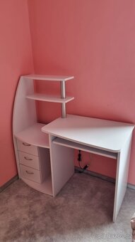 Pracovní stůl - 2