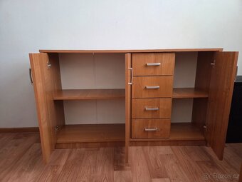 Dřevěná komoda - 2