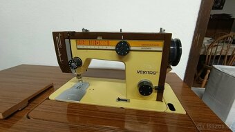 Škříňový šicí stroj Veritas - 2