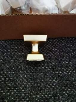 Zlaté nábytkové úchyty - 2