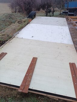 Plechová střešní krytina, dřevěné trámy 10x10 šalovaci desky - 2