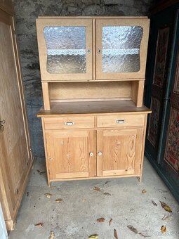 Kuchyňský kredenc starý - 2